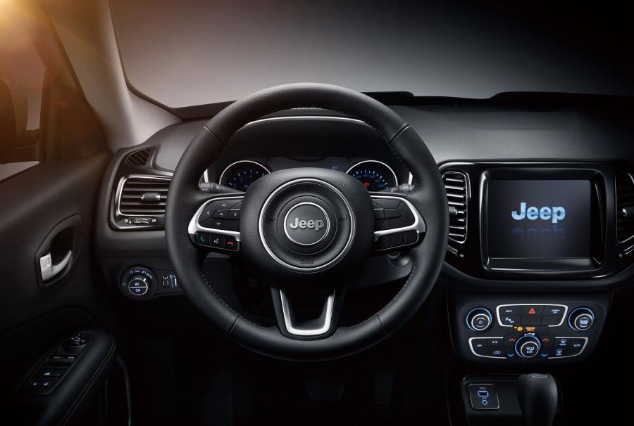 Интерьер Jeep Compass Limited (MP) 2016 года  (CN) (фото 7 из 15)
